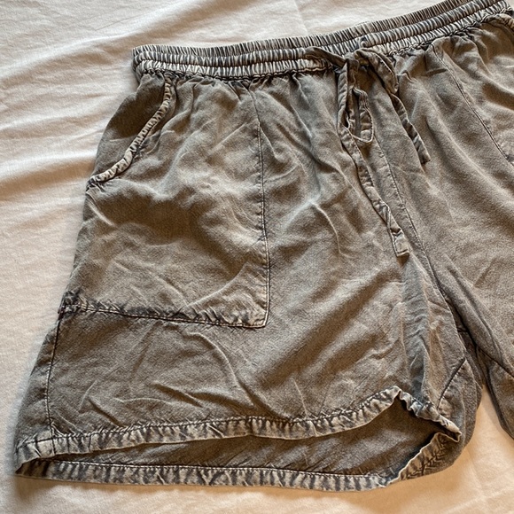 Solitaire Shorts - Picture 3 of 10
